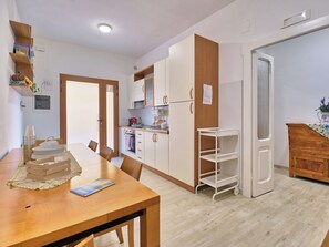 Fridge, oven, cookware/dishes/utensils - Il Cerchio by Interhome (Tollo)