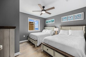 4 bedrooms, free WiFi - Totally Beachin' - Oceanfront, King Bed, Pool (North Myrtle Beach)