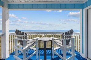 Property grounds - Totally Beachin' - Oceanfront, King Bed, Pool (North Myrtle Beach)