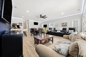 Living area - 5 Bdrm Home w/ Epic Gameroom, Pool, Put put, 7 Bds (North Myrtle Beach)