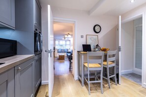 Interior - Kite Cottage: Pet-friendly Holiday Cottage in Malltraeth (Malltraeth)