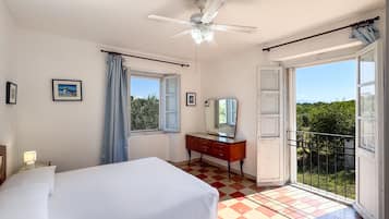 2 bedrooms, bed sheets