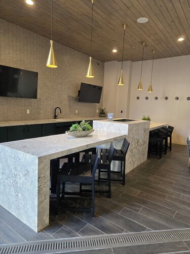 Cozy studio apartment in fabulous Fort Worth! Close to downtown and West 7th!