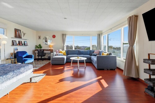 Relaxing 4 bedroom - Full Kitchen & Dining - BART