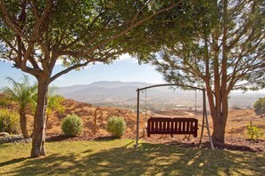 Property grounds - Linda Rosea Hill top Villa Wine Country view home (Temecula)