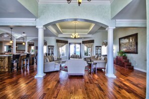 Interior - Large Mediterranean  Free solar  pool heat Apr/Oct (Temecula)