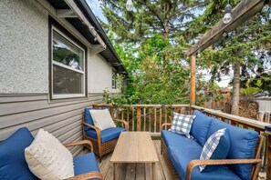 Property grounds - The Owl House • 2 Suites • Pet Friendly • Fenced Yard • Near UofC & Hospitals (Calgary)