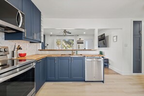 Private kitchen - The Owl House • 2 Suites • Pet Friendly • Fenced Yard • Near UofC & Hospitals (Calgary)