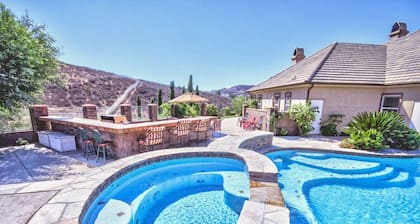 Galleon- Private Single Level Estate on 5 acres