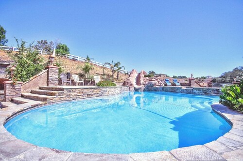 Galleon- Private Single Level Estate on 5 acres