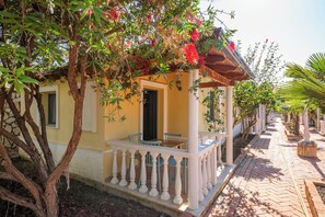 Front of property - Kompleksi Turistik DEA Radhime (Orikum)