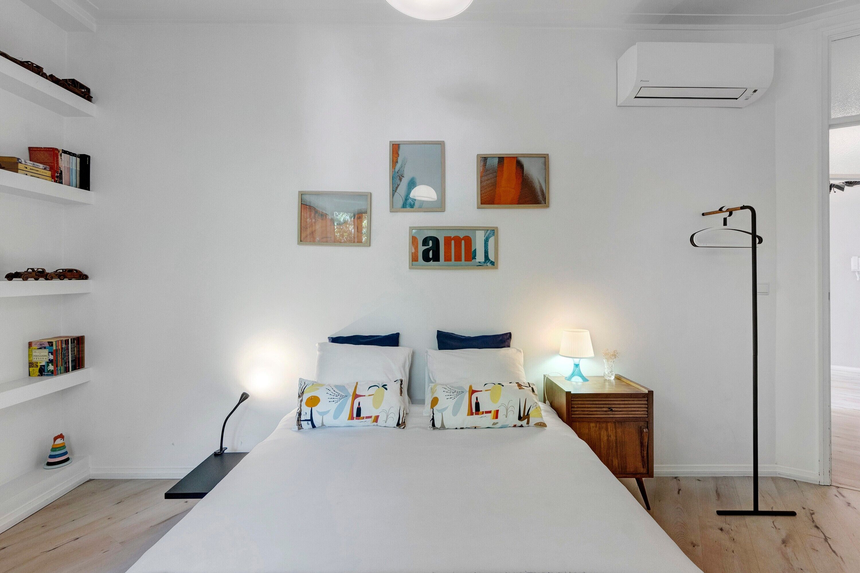 3 slaapkamers, een strijkplank/strijkijzer, wifi, beddengoed