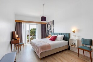 3 bedrooms, iron/ironing board, WiFi, bed sheets - Spacious and Bright Apartment II (Porto)