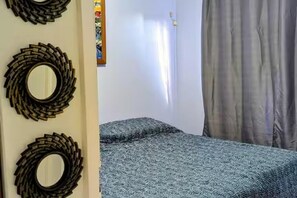 2 chambres, fer et planche à repasser, accès Internet, draps fournis