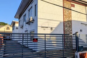 Exterior - Trini Casa: Home away from home (Port of Spain)