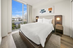 2 bedrooms, iron/ironing board, bed sheets - Miami Modern 2BR Condo w Pool, Gym. Relax & Revive (Miami)