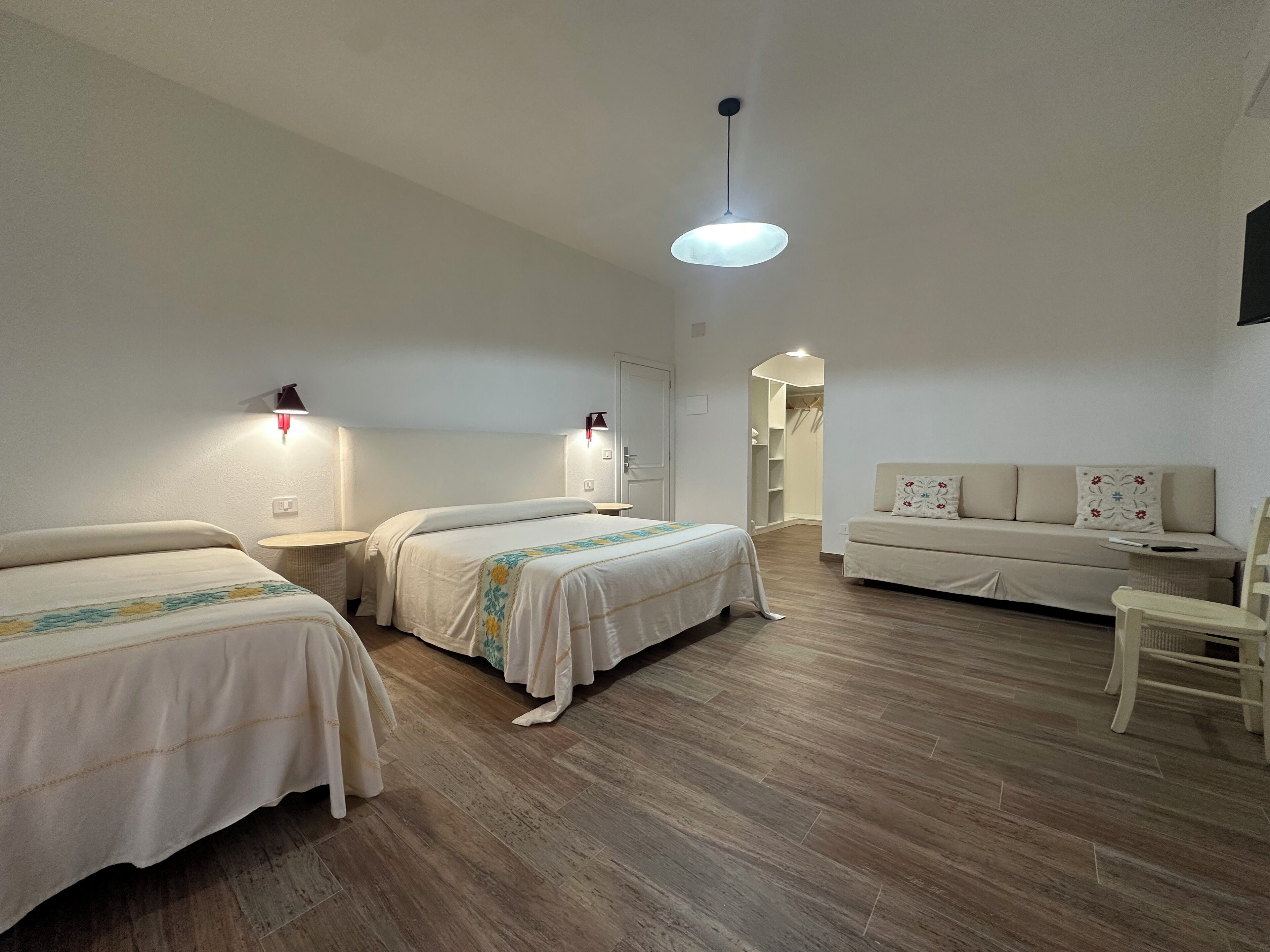 Business Quadruple Room, Balcony