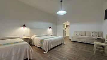 Business Quadruple Room, Balcony