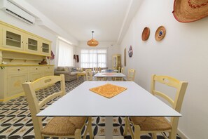 Desayuno buffet todos los días (con cargo)