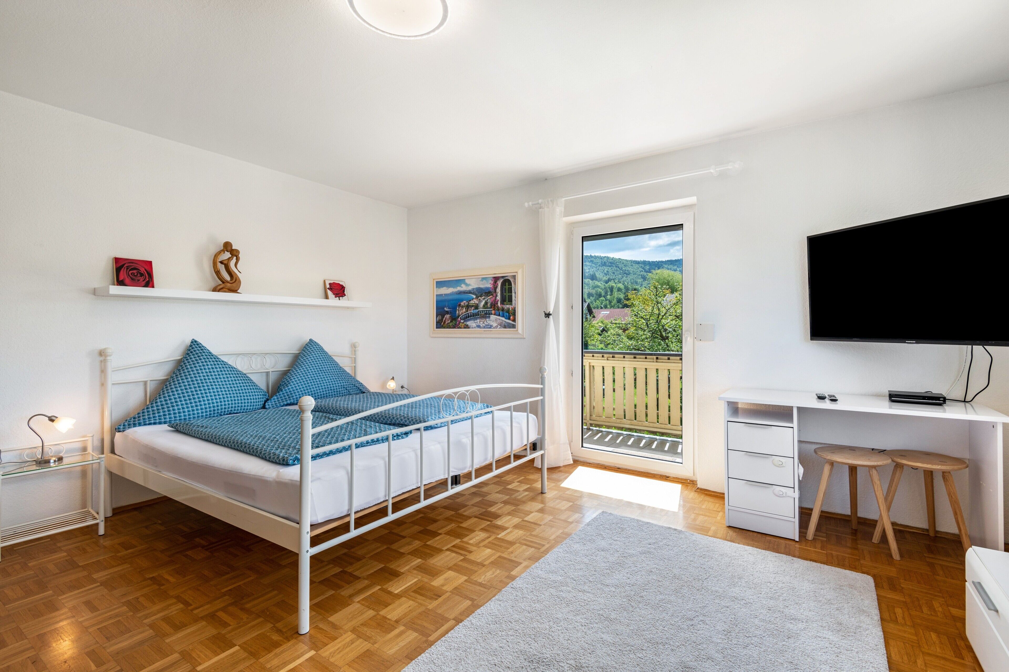 4 bedrooms, WiFi, bed sheets