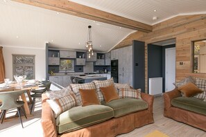 Living area - Quaint Conwy Lodge Retreat (Conwy)