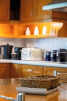 Deluxe Apartment, Balcony, City View | Private kitchen