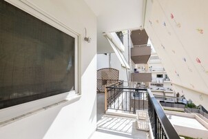 Apartamento luxo, sacada, vista para a cidade | Sacada