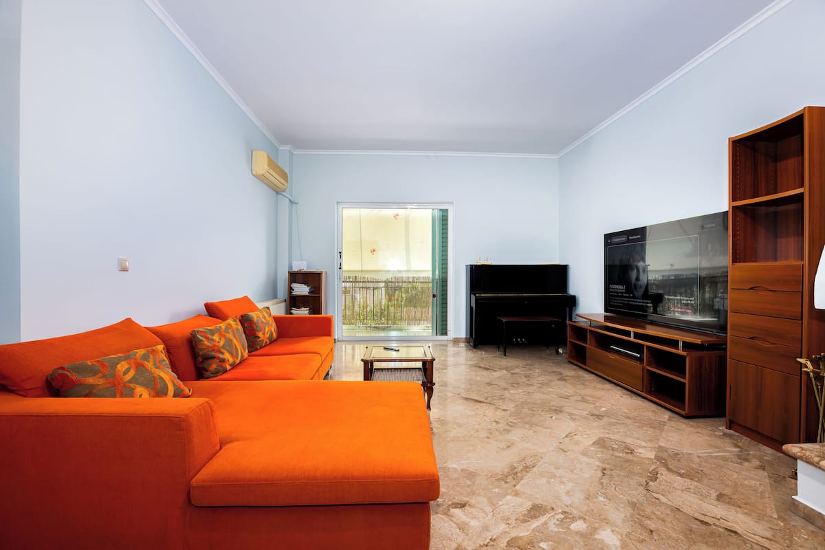 Deluxe Apartment, Balcony, City View | Living area