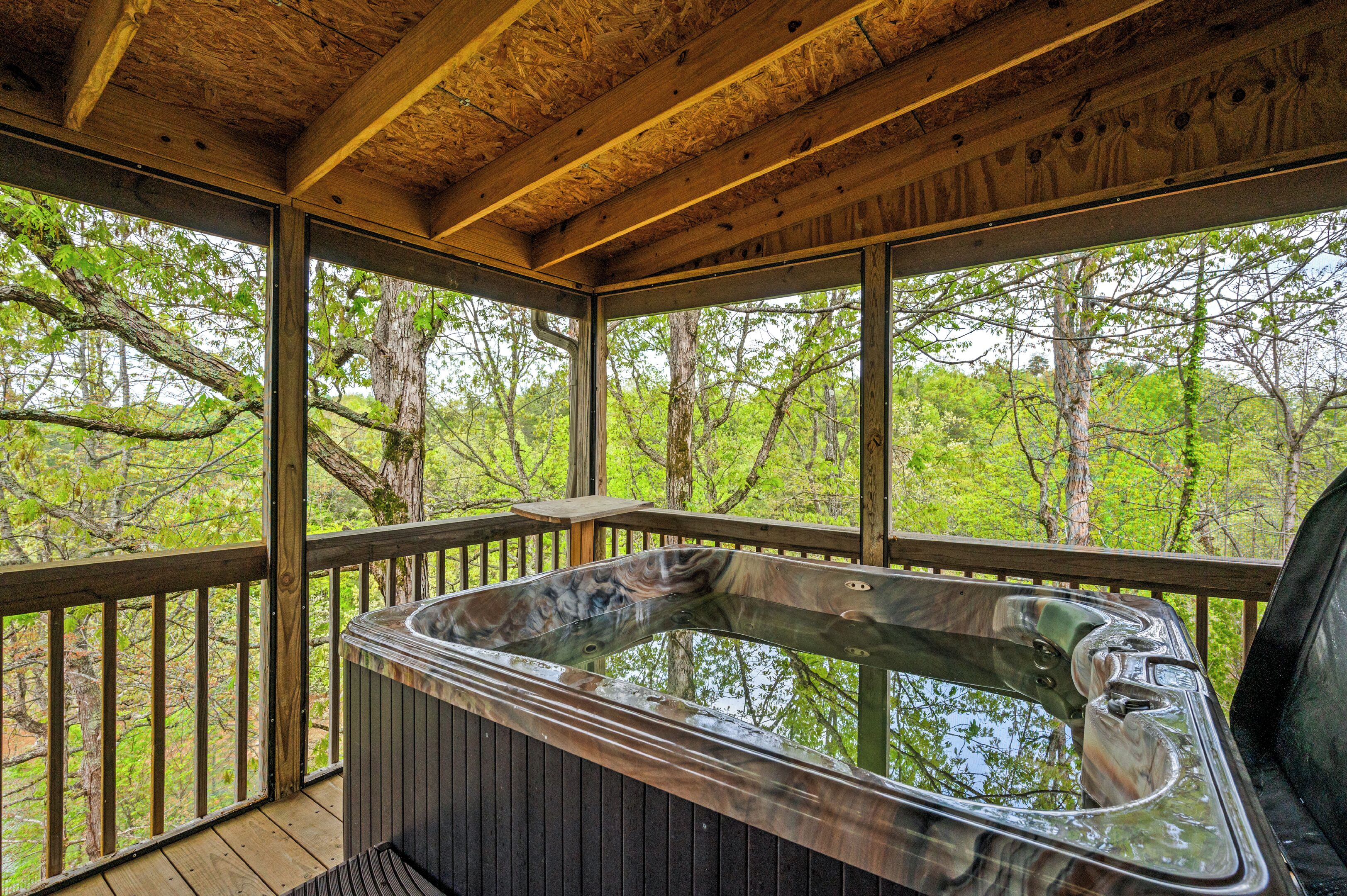 Outdoor spa tub