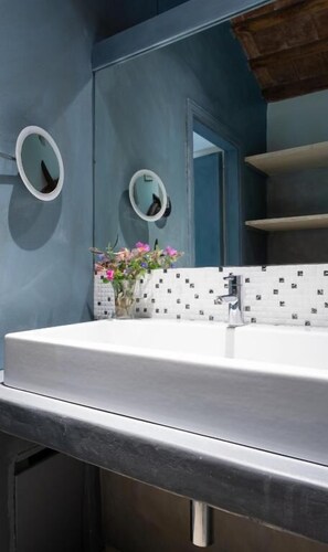 Phòng 2 giường đơn Deluxe, quang cảnh vườn | Phòng tắm