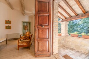 Superior Suite, Balcony, Garden View | Interior