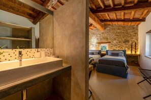 Deluxe-Zweibettzimmer, Gartenblick | Badezimmer