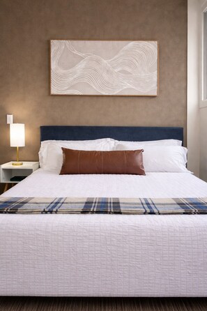 2 habitaciones, tabla de planchar con plancha, internet y ropa de cama 