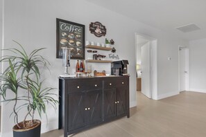 Interior - Private Palm Springs Retreat - 30-Day Minimum Stay (Palm Springs)