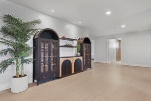 Interior - Private Palm Springs Retreat - 30-Day Minimum Stay (Palm Springs)