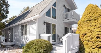 Coastal Retreat - 5 mins to the beach!
