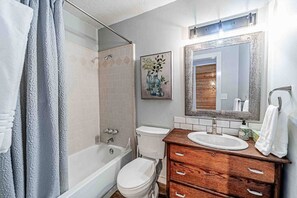Bathroom - Mountain Cabin in Midway (Midway)
