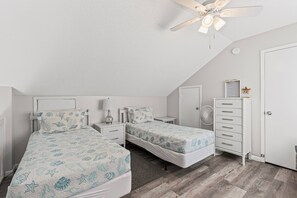3 habitaciones, tabla de planchar con plancha, wifi y ropa de cama 