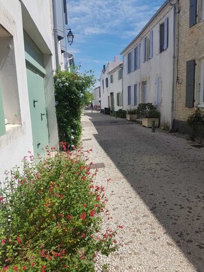 Property grounds - La jolie brise, very nice apartment, heated pool, private parking (La Flotte)