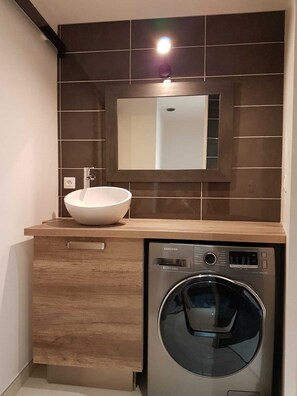 Interior - La jolie brise, very nice apartment, heated pool, private parking (La Flotte)