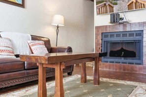Smart TV - Maggie's Midtown Pet Friendly Condo Walk to Beach (Myrtle Beach)