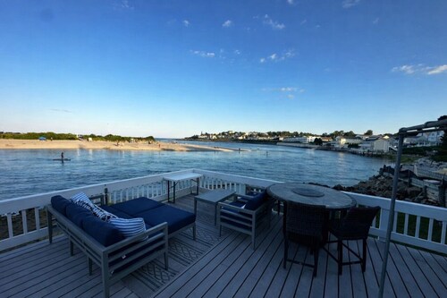 OGT Oceanfront Condo stunning deck views, 1BR/1BA, steps to town + main beach