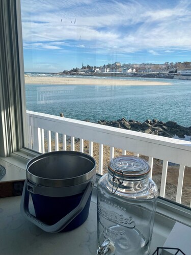 OGT Oceanfront Condo stunning deck views, 1BR/1BA, steps to town + main beach