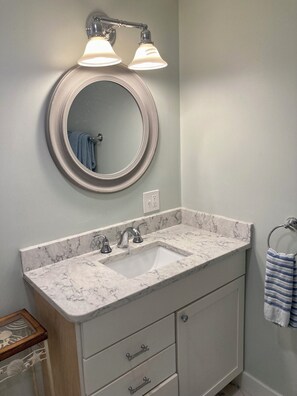 Bathroom - OGT Oceanfront Condo stunning deck views, 1BR/1BA, steps to town + main beach (Ogunquit)