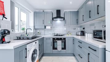 Coffee/tea maker, fridge, microwave, oven