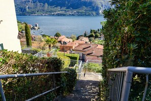 Property grounds - Azalea House, in the center of Bellagio, with fitness room and private parking (bellagio)