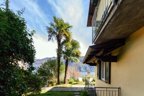 A residential building with a balcony, a stone pathway, and a view of mountains and a lake. - Azalea House, in the center of Bellagio, with fitness room and private parking (bellagio)