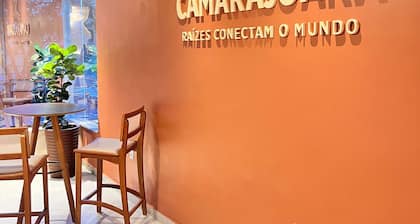 5 minutes from the Hangar. Fully equipped guesthouse: kitchen, living room and balcony, all air-conditioned.