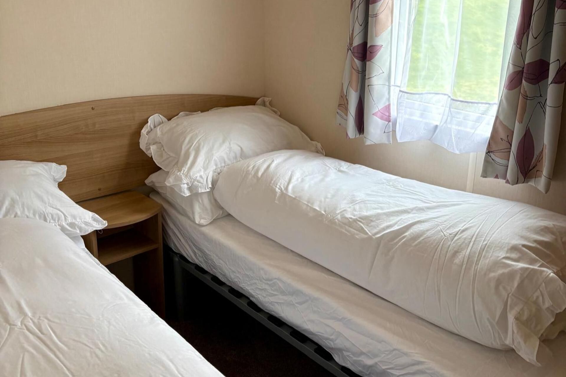 3 bedrooms, iron/ironing board, bed sheets