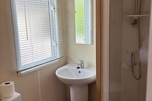 Shower, hair dryer - Sheena Beautiful Static Caravan Hoburne Devon Bay (Paignton)